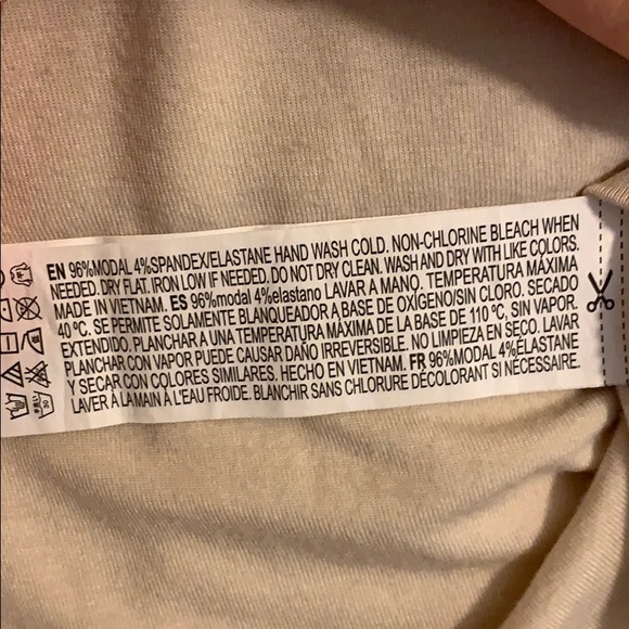 Forever 21 soft and flowing cold shoulder top 💖 - Picture 4 of 4